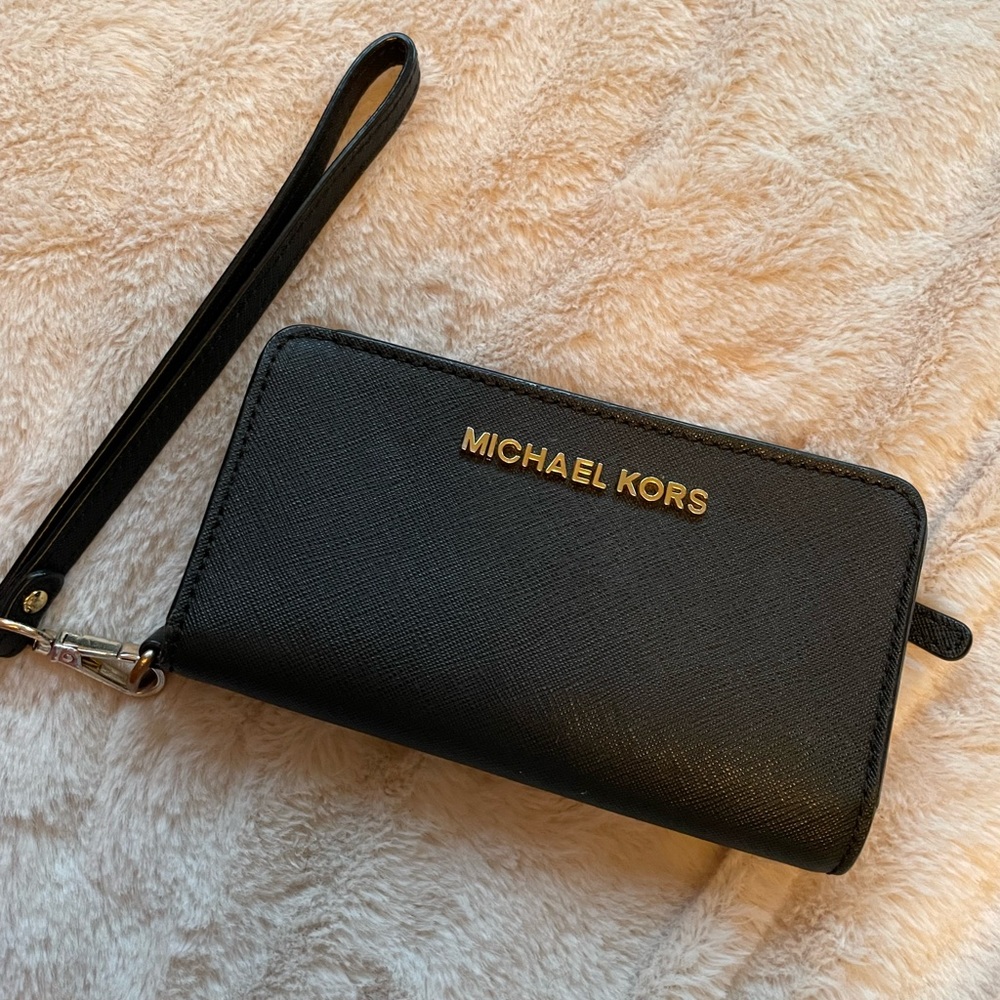 Michael Kors Wristlet - Picture 1 of 4